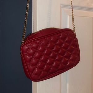 Red shoulder purse.